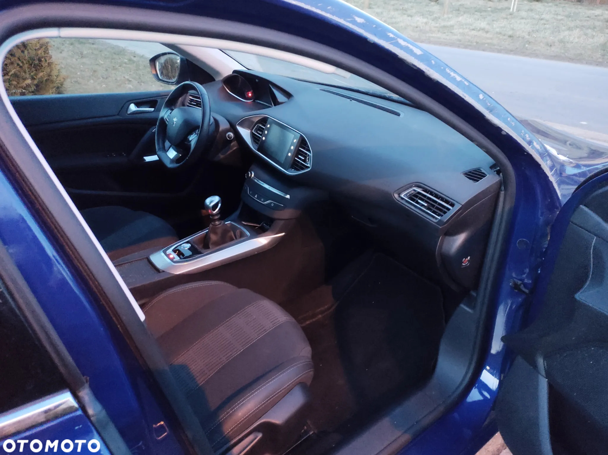 Peugeot 308 1.2 PureTech Allure S&S - 6