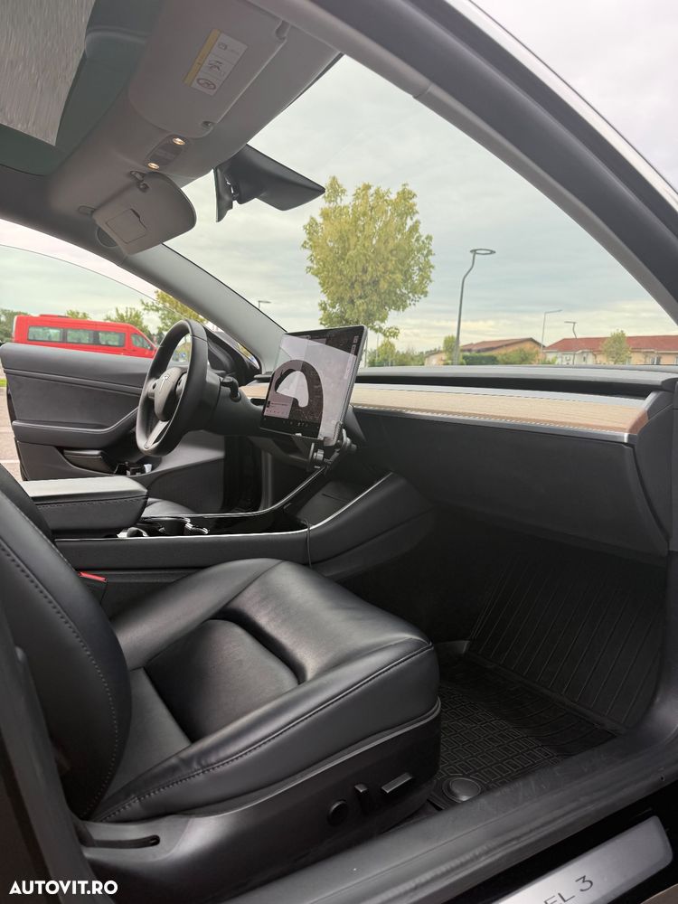 Tesla Model 3 - 5