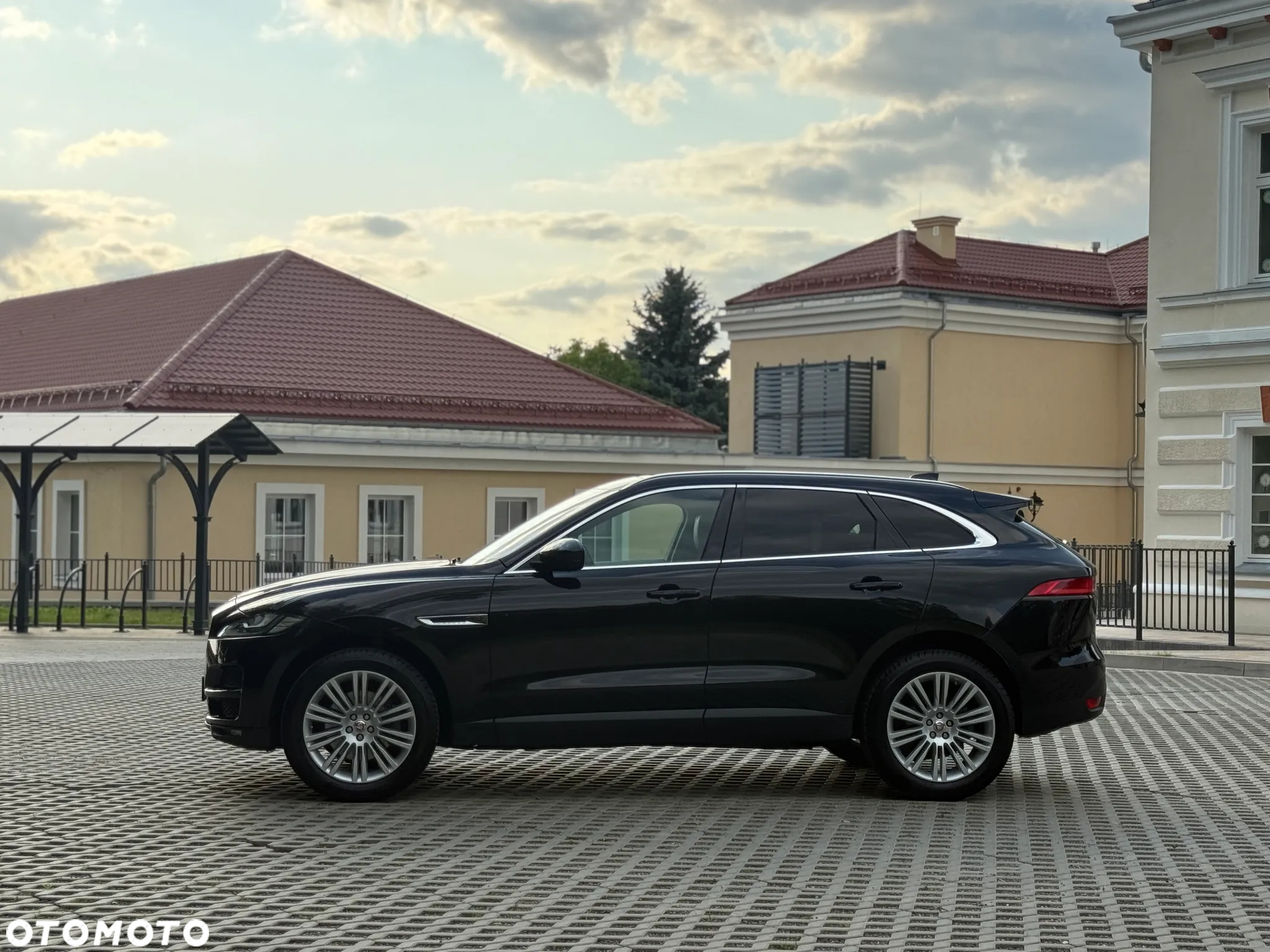 Jaguar F-Pace 30t AWD Portfolio - 3