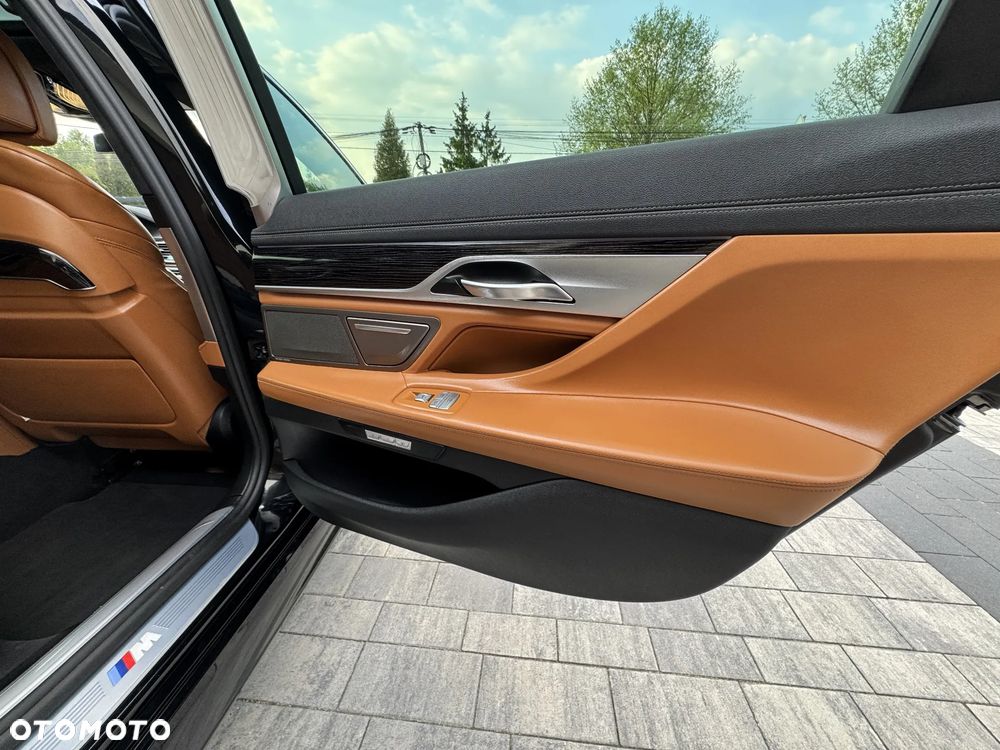 BMW Seria 7 740d xDrive - 28