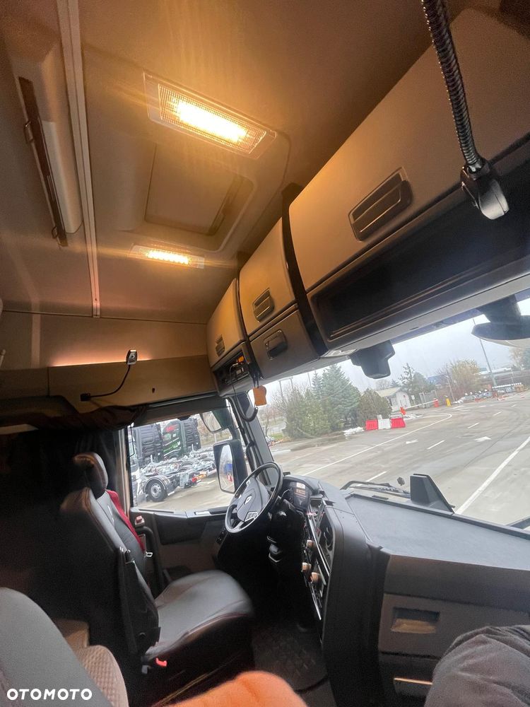 Renault T520 HIGH SLEEPER CAB - 12