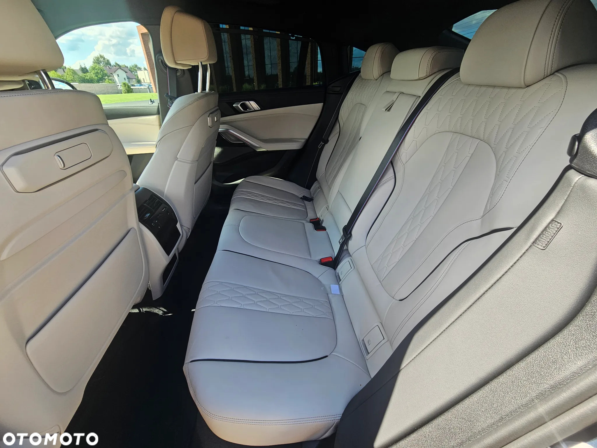 BMW X6 M50i - 16