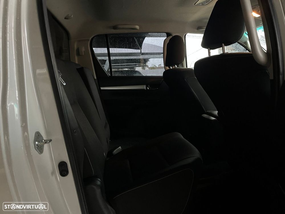 Toyota Hilux 2.4 D-4D 4WD CD Tracker S CA - 42