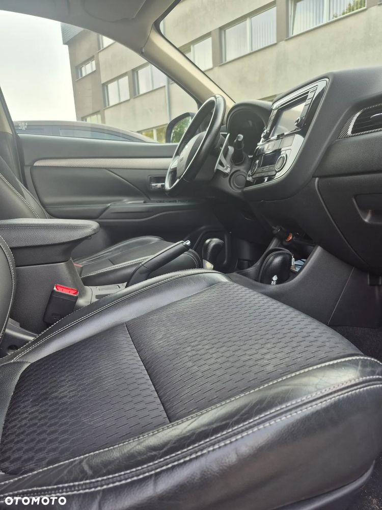 Mitsubishi Outlander 2.2 DID Intense + - 15