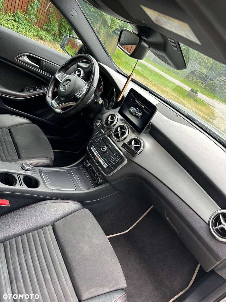 Mercedes-Benz GLA 180 d 7G-DCT AMG Line - 14