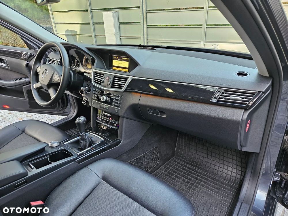 Mercedes-Benz Klasa E 200 CGI BlueEff Avantgarde - 23