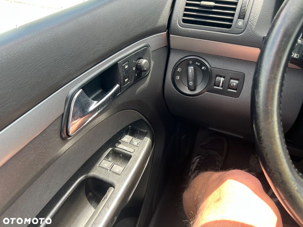 Volkswagen Touran 2.0 TDI Trendline - 11