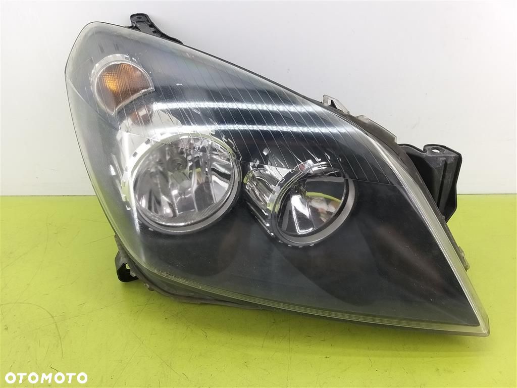 Reflektor lampa przód prawa Opel Astra III H 2004-2013 HELLA  1EG27037002 - 1