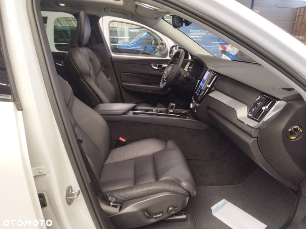 Volvo XC 60 T6 Plug-In Hybrid AWD R-Design - 5