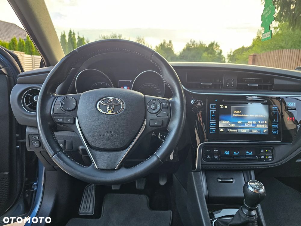 Toyota Auris 1.6 Premium - 16