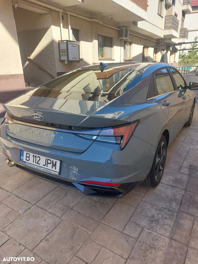 Hyundai Elantra - 9