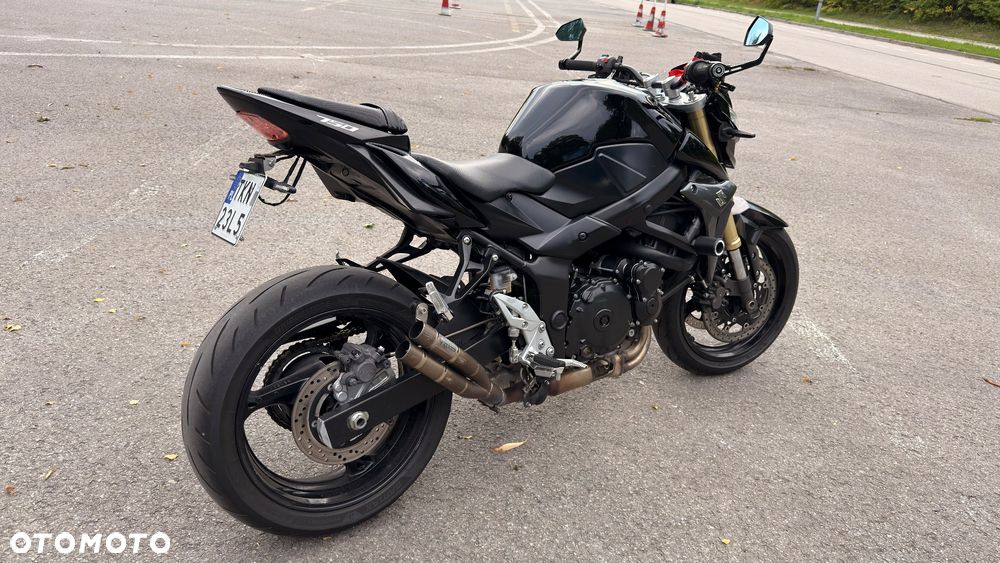 Suzuki GSR - 5