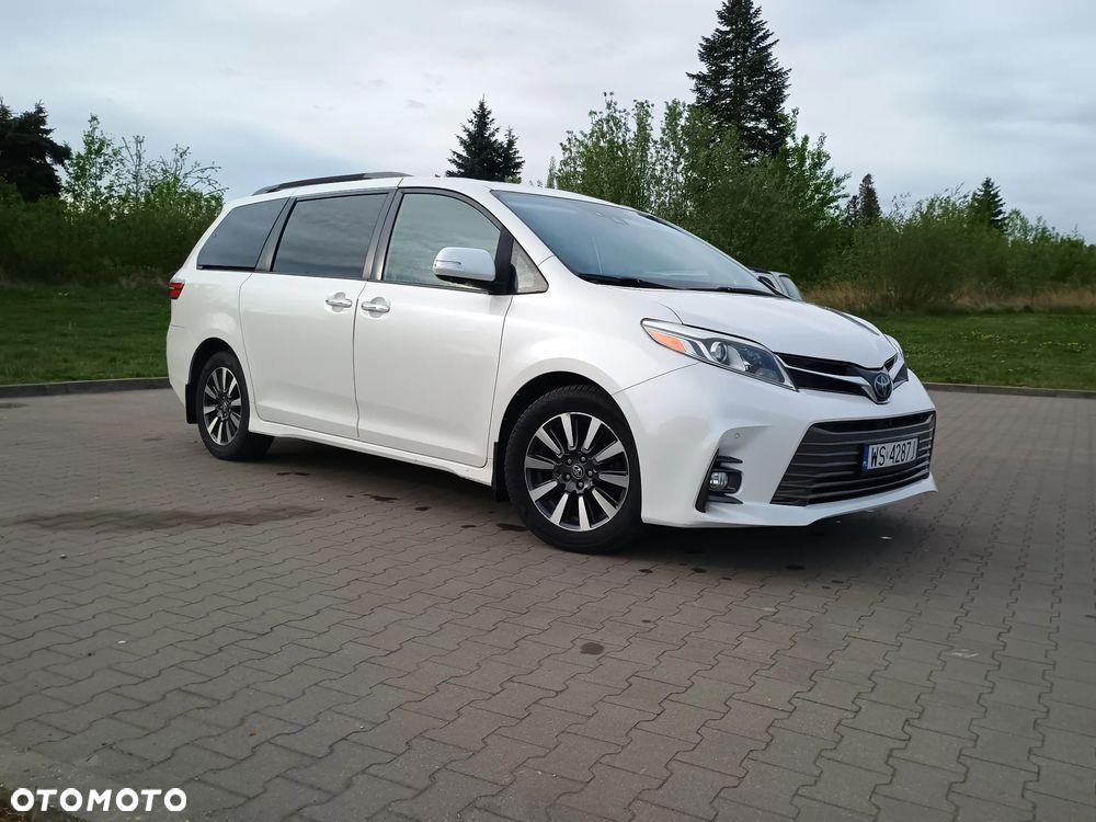 Toyota Sienna - 3