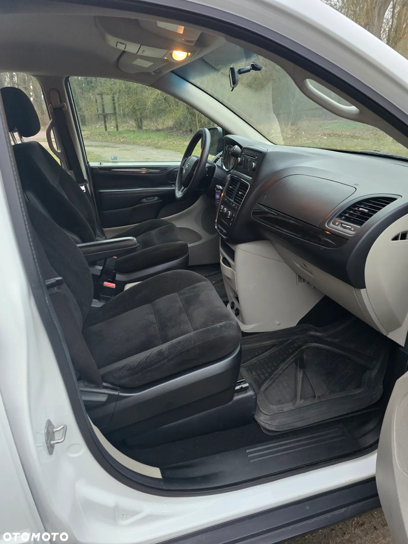 Dodge Grand Caravan - 8