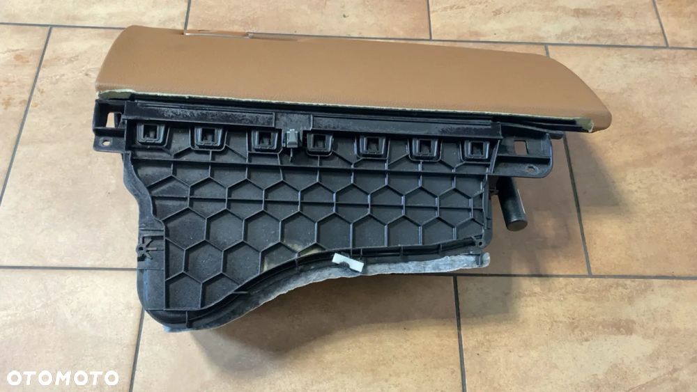 BMW F30 F32 F36 SCHOWEK DESKI KONSOLI PASAŻERA CZARNY EU 9228283 - 2