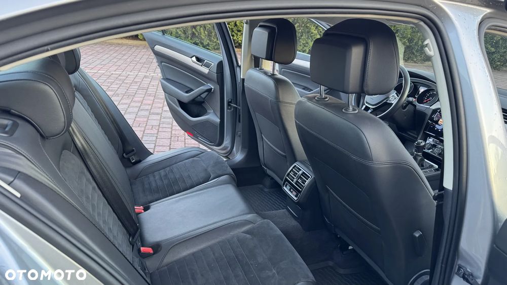 Volkswagen Passat 1.8 TSI BMT Highline - 29