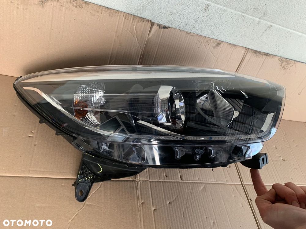 Lampa prawa przednia RENAULT CAPTUR I 1 - 3