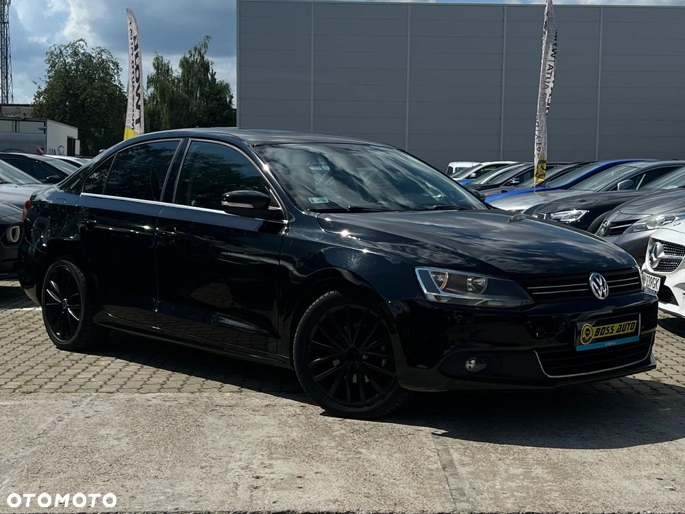 Volkswagen Jetta - 2