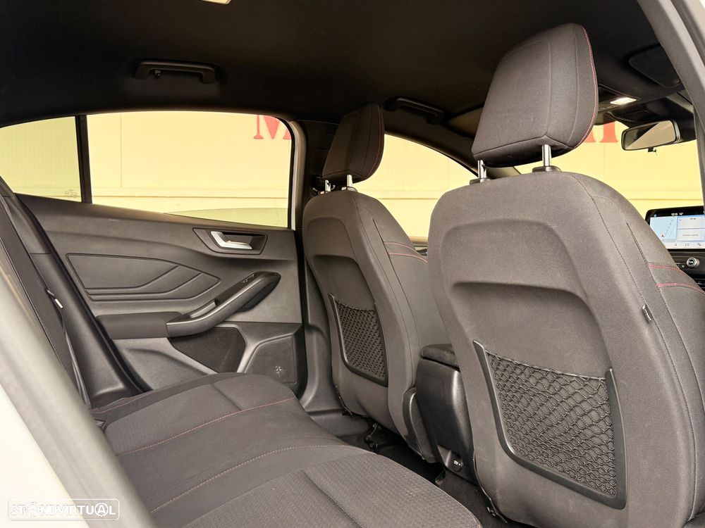 Ford Focus 1.0 EcoBoost MHEV ST-Line - 26
