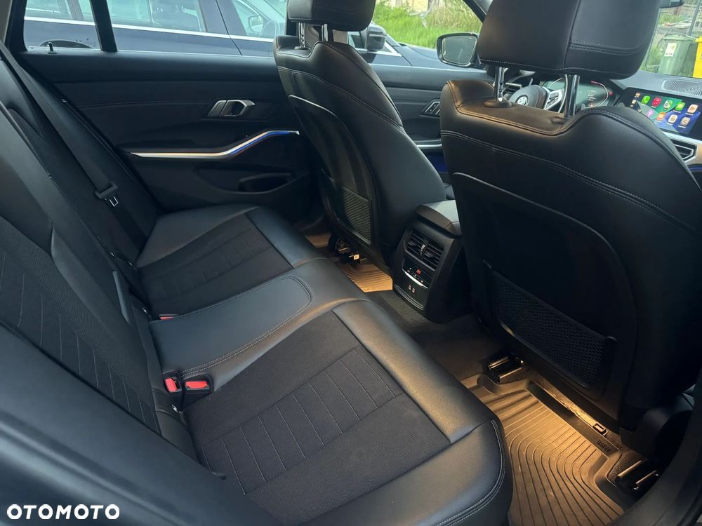 BMW Seria 3 320d Sport Line - 16