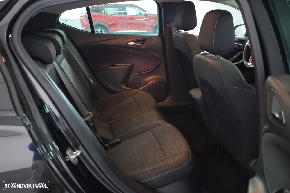 Opel Astra 1.6 D S&S 120 Anos - 17