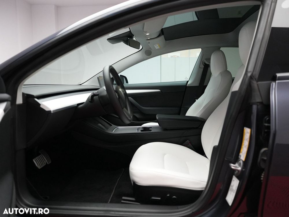 Tesla Model 3 - 3
