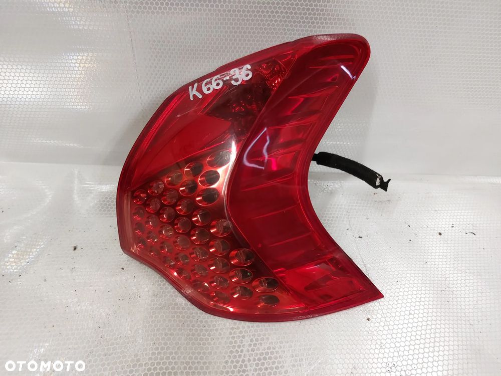 .  LAMPA TYL TYLNA PRAWA PEUGEOT 3008 - 1