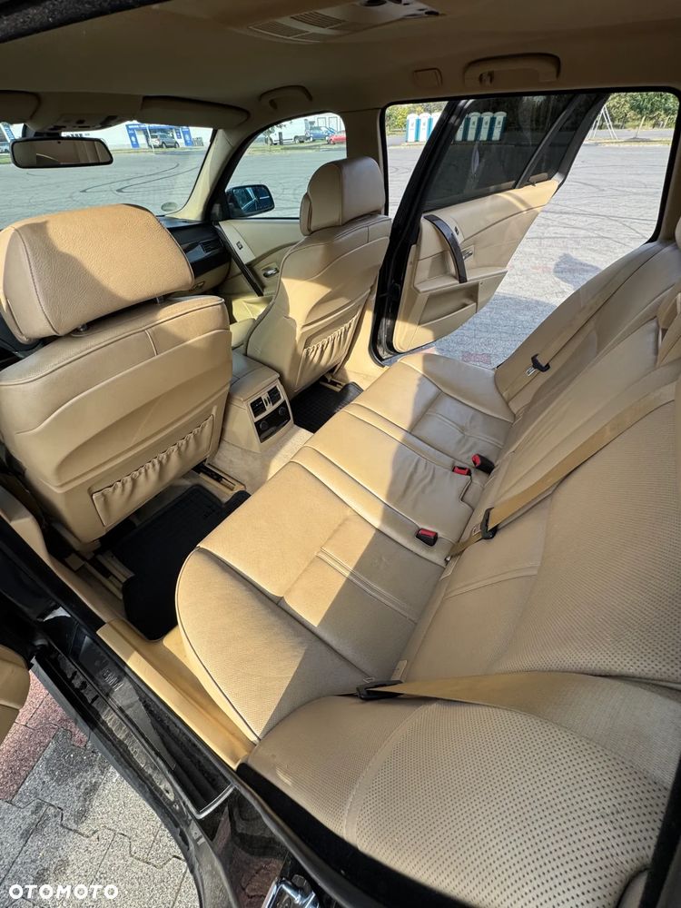 BMW Seria 5 525d Touring - 10