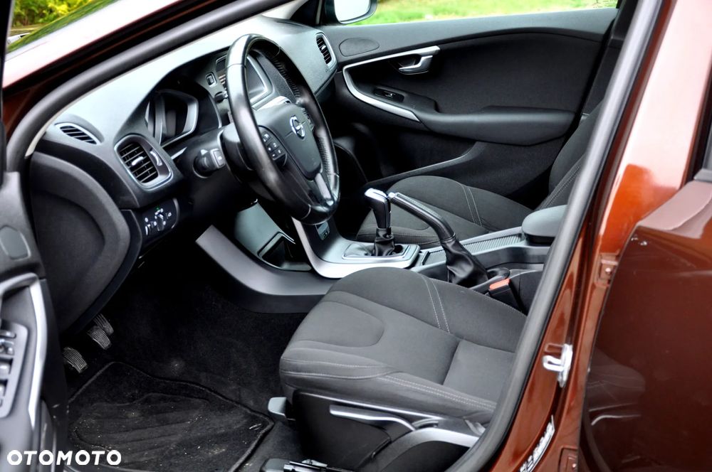 Volvo V40 Cross Country T3 Momentum - 21