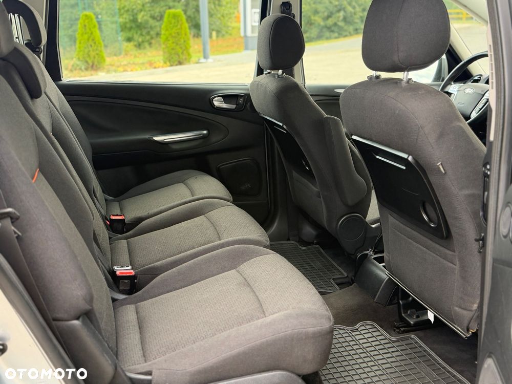 Ford Galaxy - 13