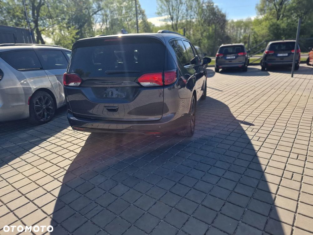 Chrysler Pacifica - 6