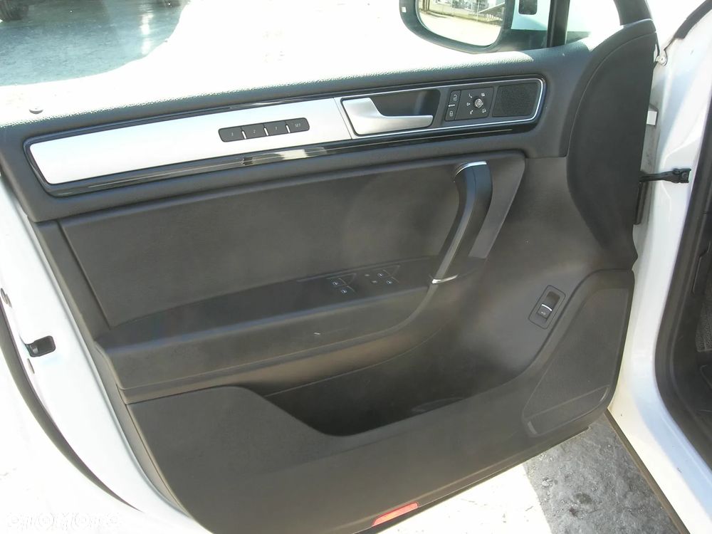 Volkswagen Touareg 3.0 V6 TDI SCR Blue Motion DPF Automatik - 16