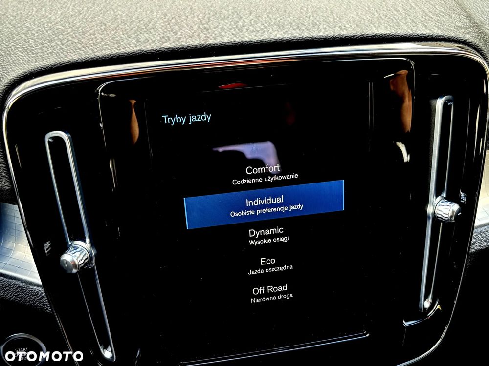 Volvo XC 40 B4 B Geartronic Momentum Pro - 28