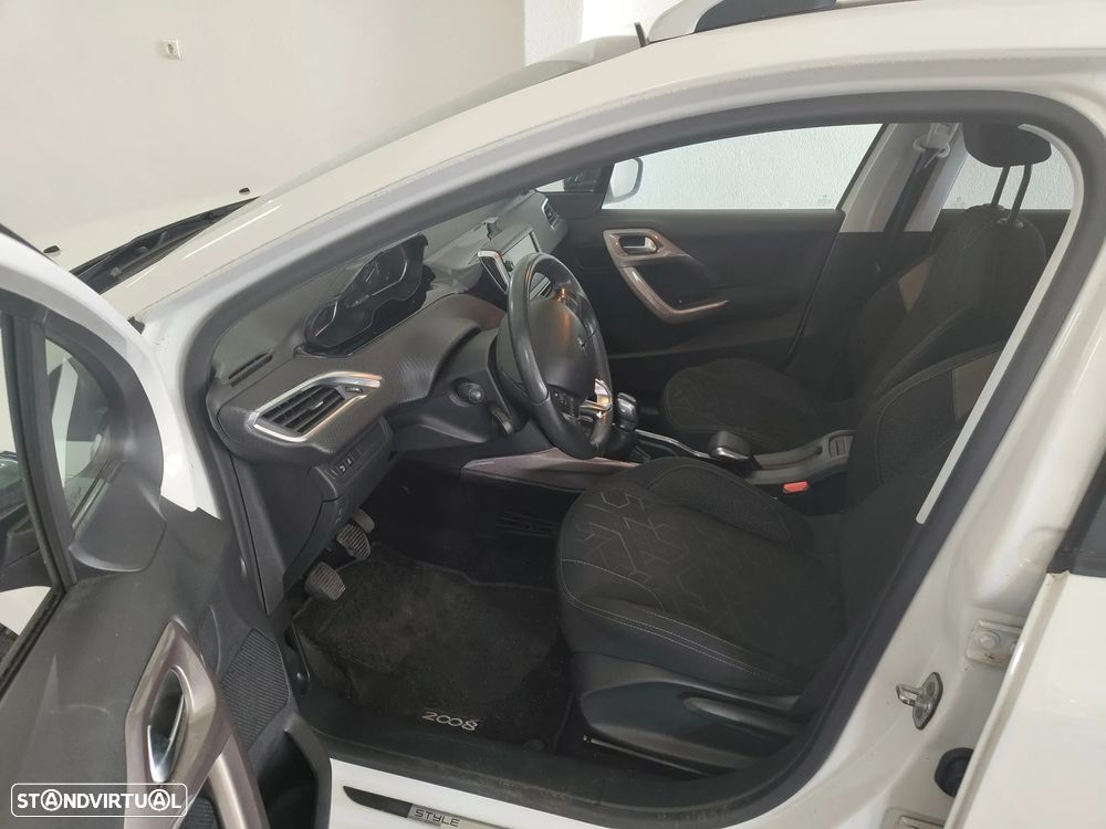 Peugeot 2008 1.2 PureTech Style - 9