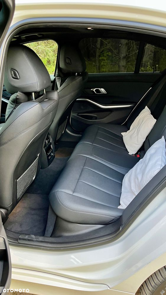BMW Seria 3 330i Sport Line - 21