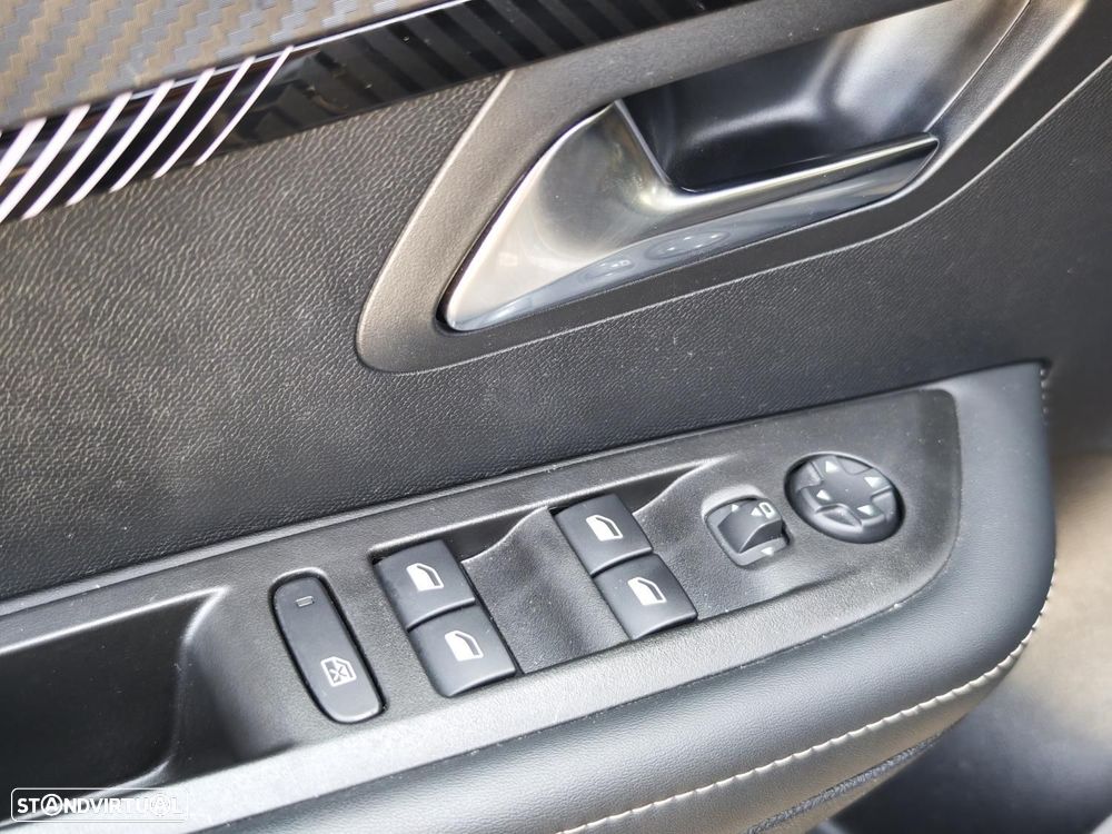 Peugeot e-208 51 kWh Allure - 31