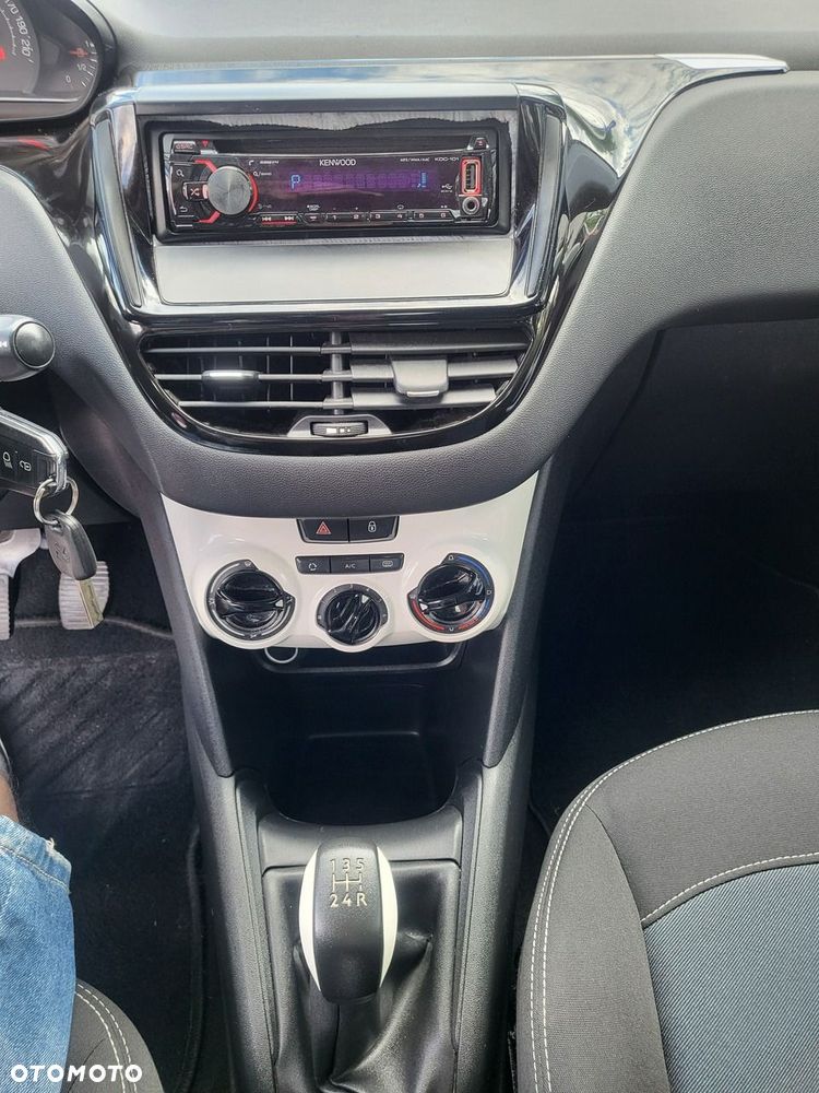 Peugeot 208 - 32