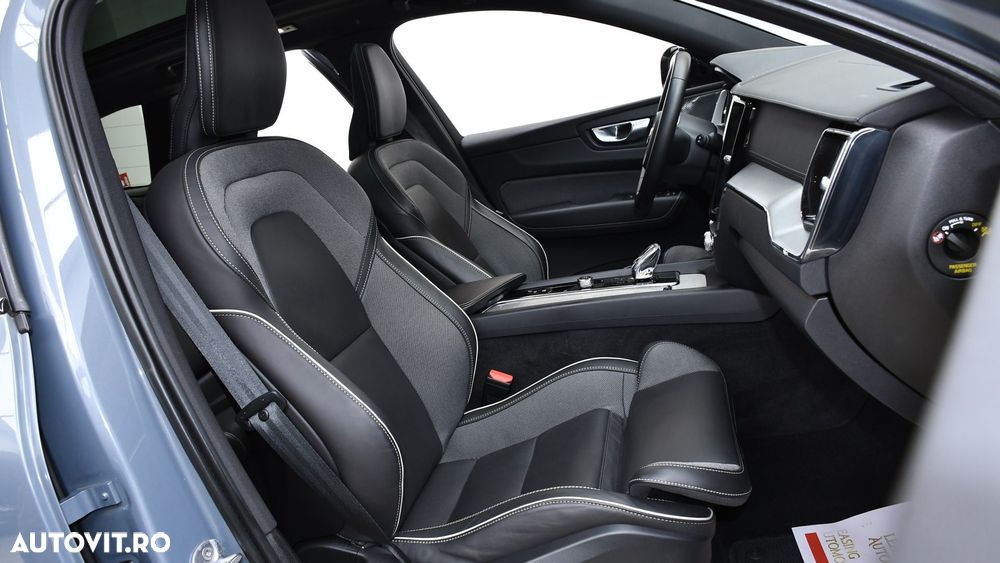Volvo XC 60 B5 D AWD Ultimate Dark - 9
