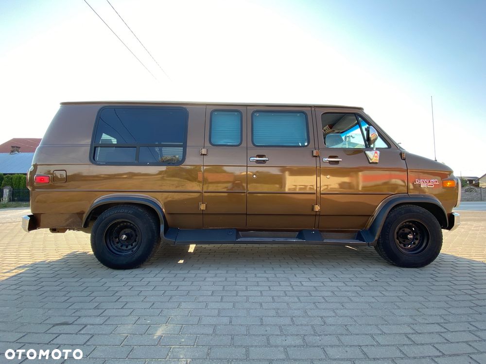 Chevrolet Chevy Van - 3