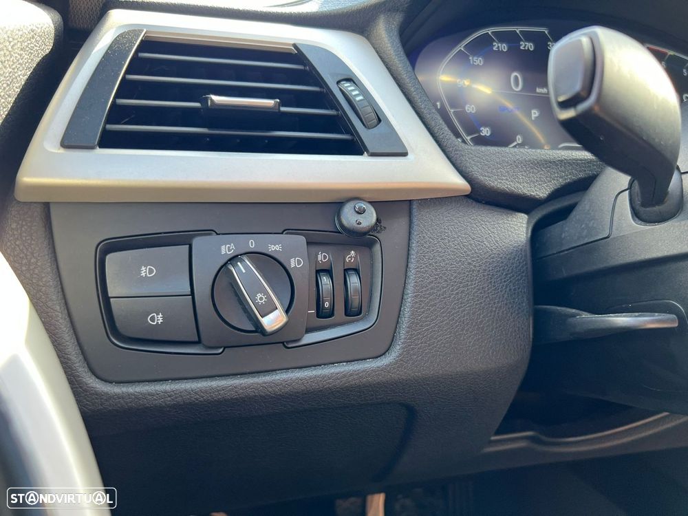 BMW 320 d Touring Auto - 28