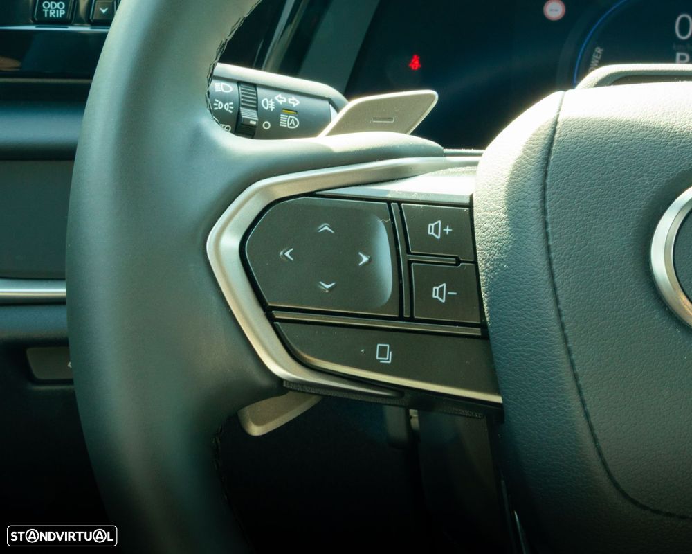 Lexus RZ 450e Premium Monotone c/ mala elétrica - 27