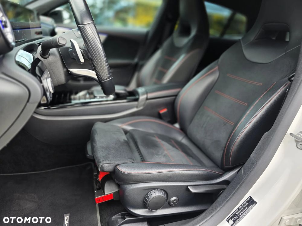 Mercedes-Benz CLA 250 e PHEV AMG Line 8G-DCT - 24