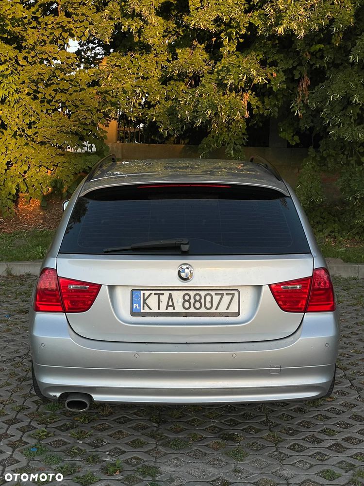 BMW Seria 3 318d - 15