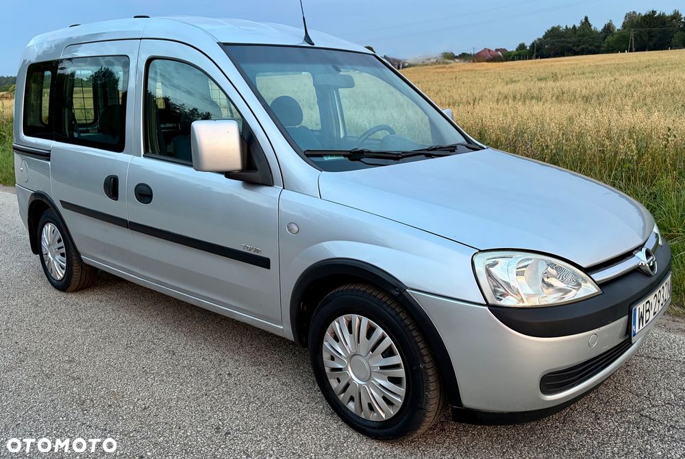 Opel Combo Tour - 1