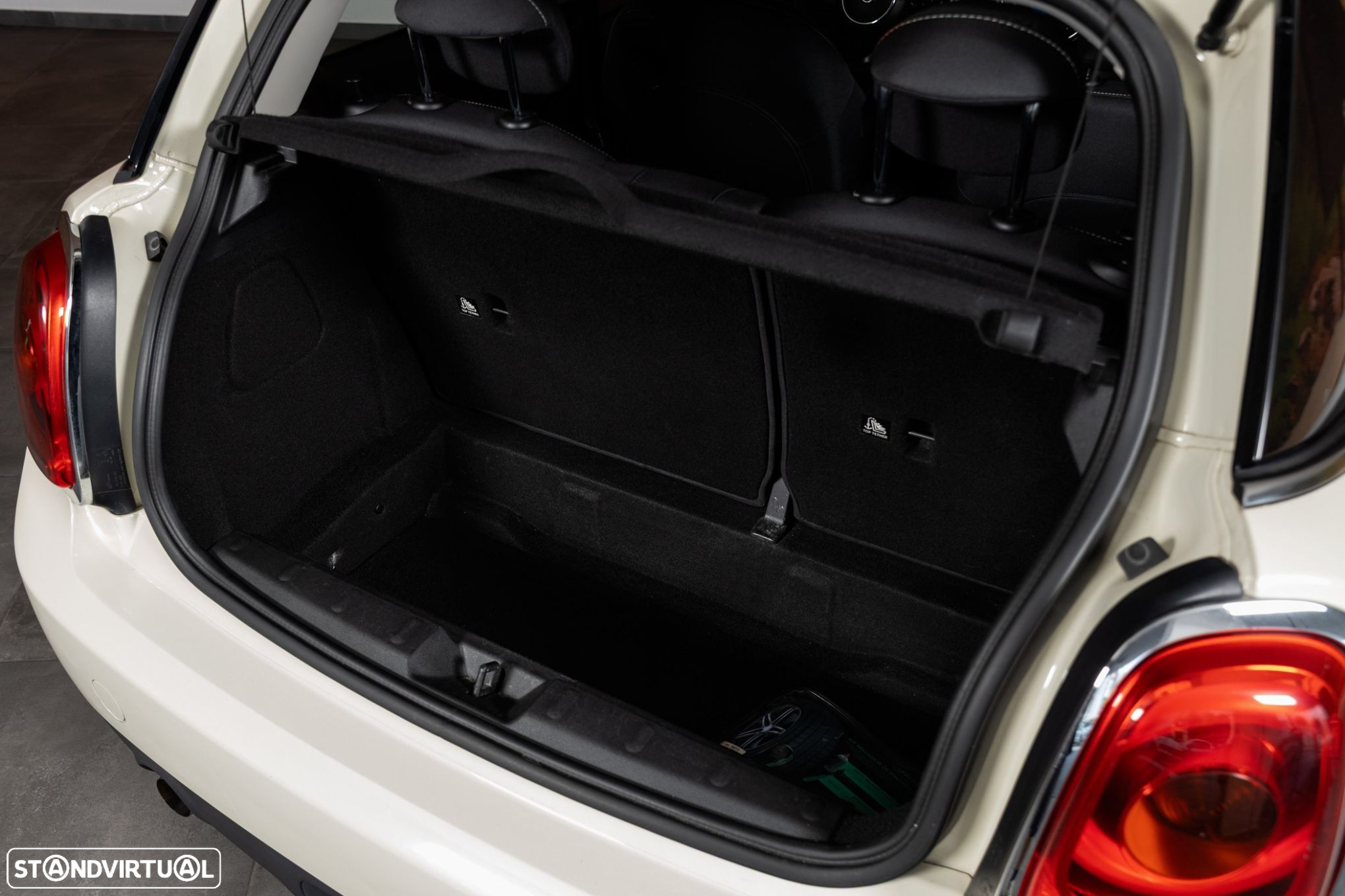 MINI 3 Portas One D - 23