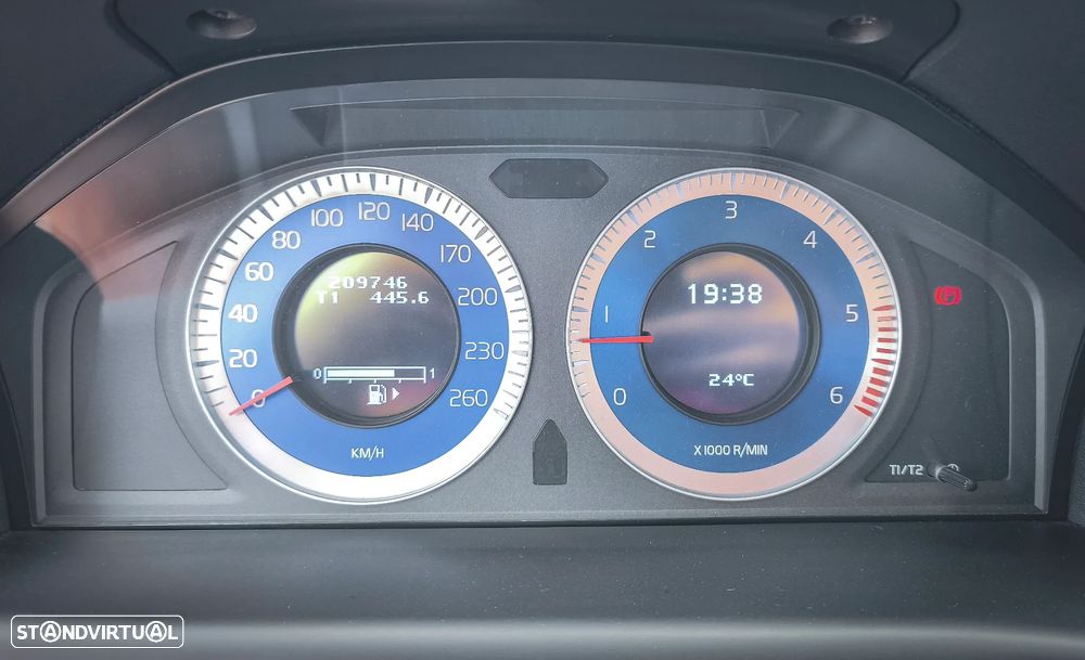 Volvo V70 2.0 D3 R-Design - 8