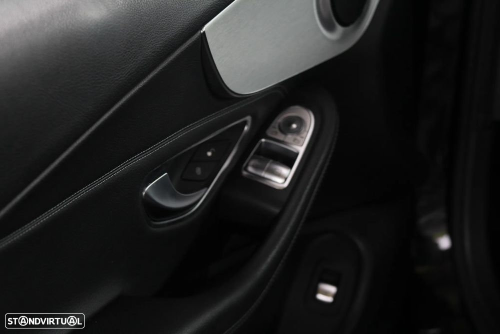 Mercedes-Benz C 220 d Cabrio AMG Line - 26