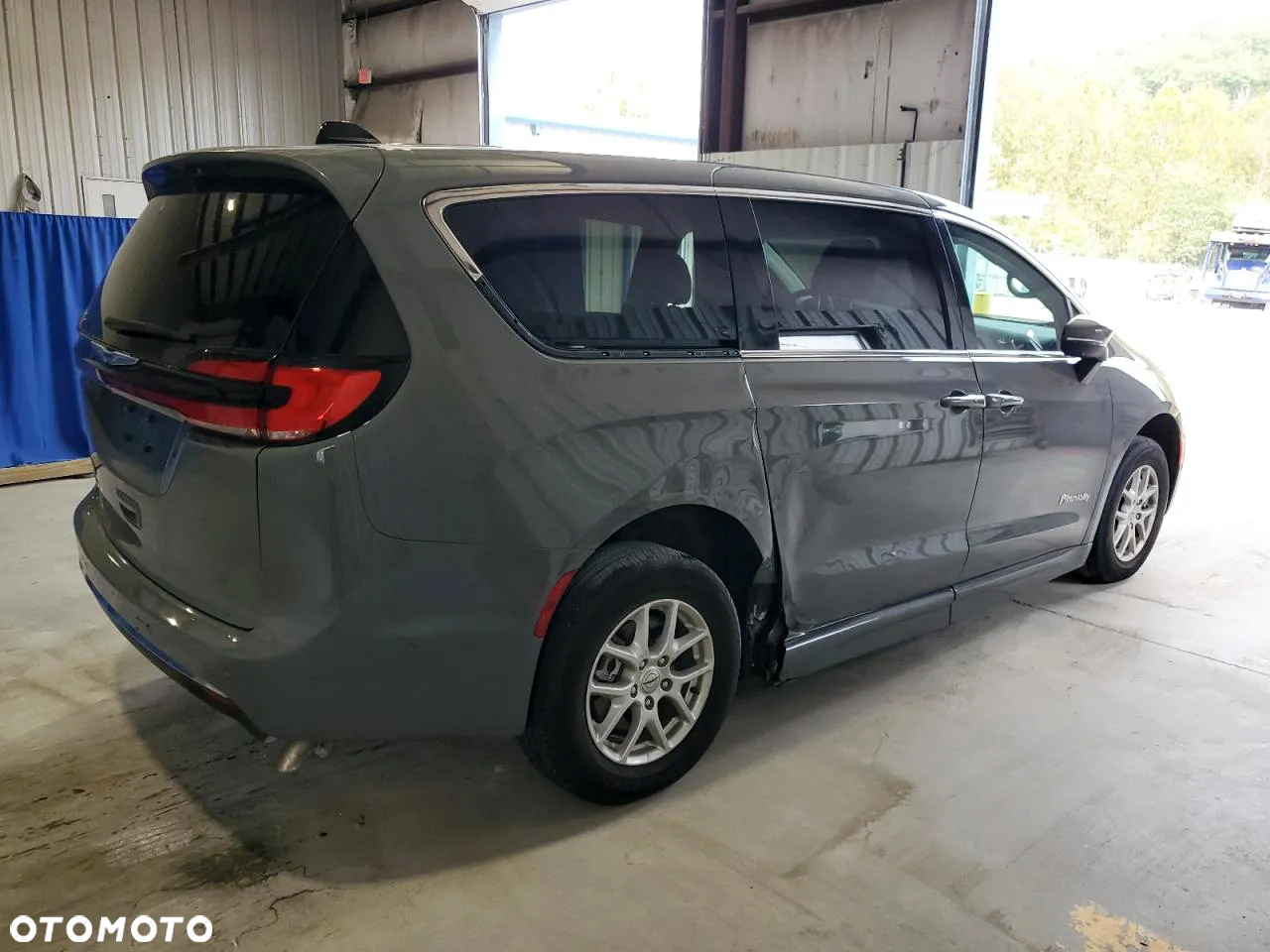 Chrysler Pacifica - 3