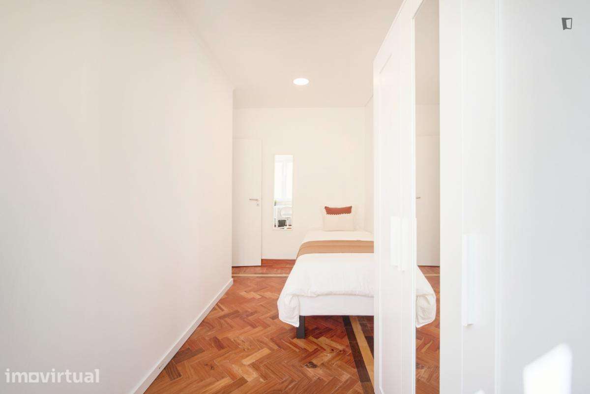 Quarto - localizado em São Sebastião Lisbon - Grande imagem: 3/36