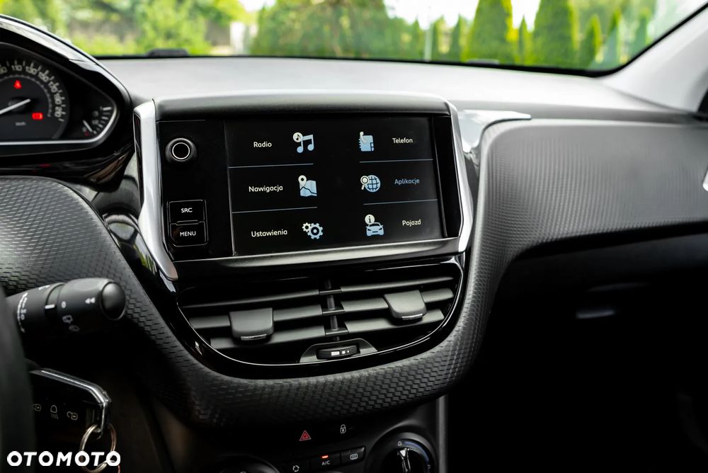 Peugeot 2008 1.6 BlueHDi Allure S&S - 29